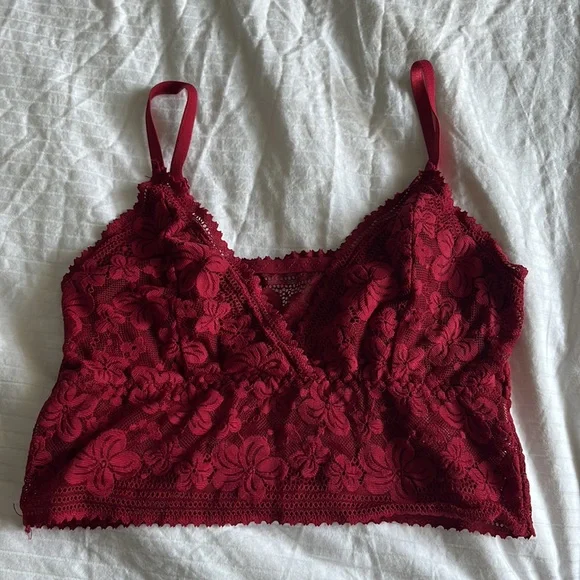 Red Lace Tank - Picture 2 of 3